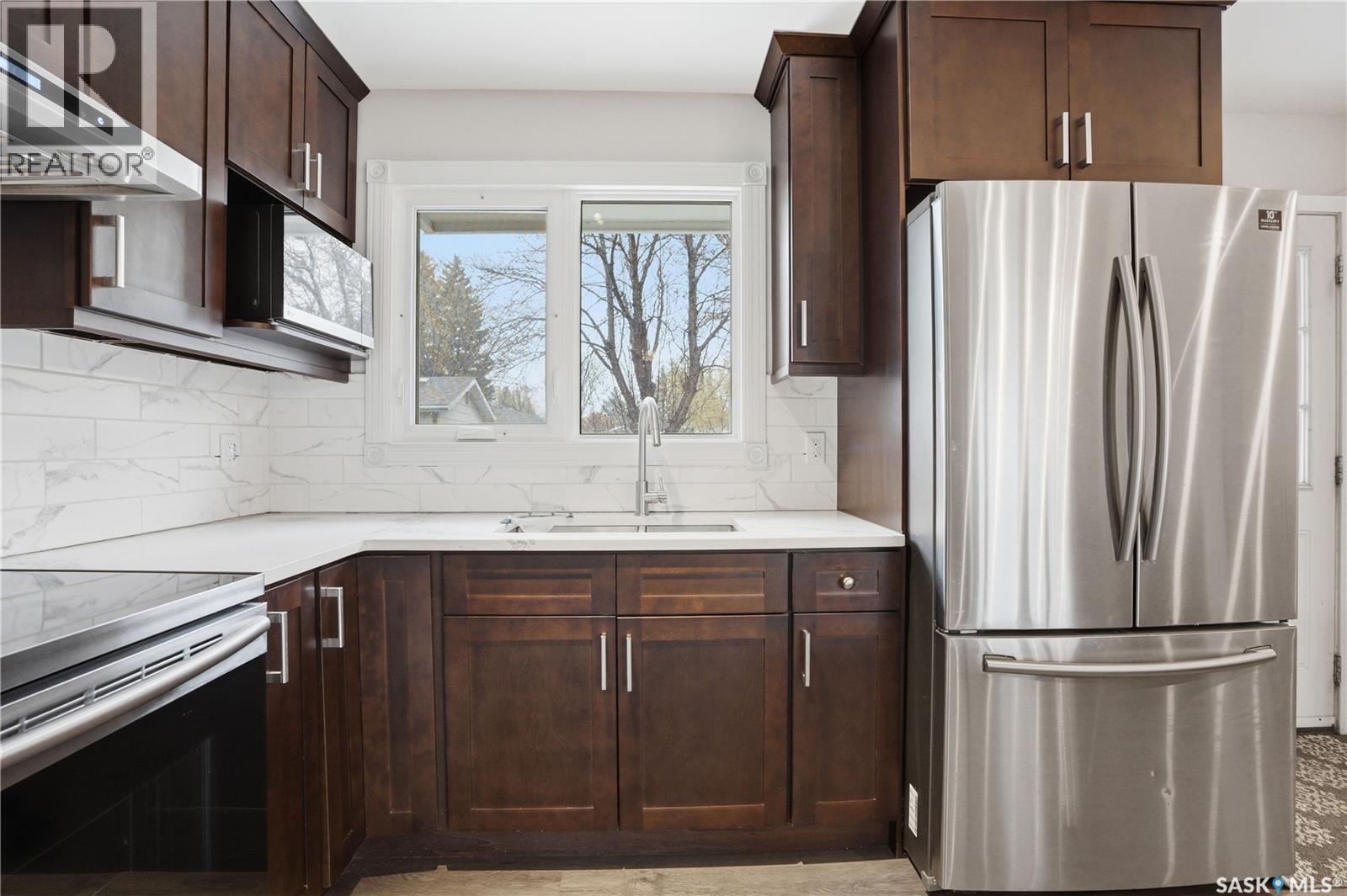 2305 Taylor Street E, Saskatoon, SK - Indoor Photo Showing Kitchen