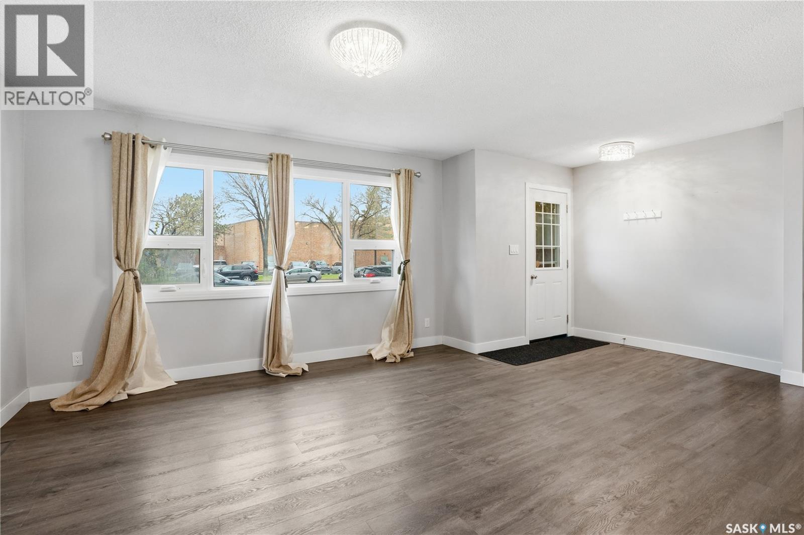 2305 Taylor Street E, Saskatoon, SK - Indoor Photo Showing Other Room