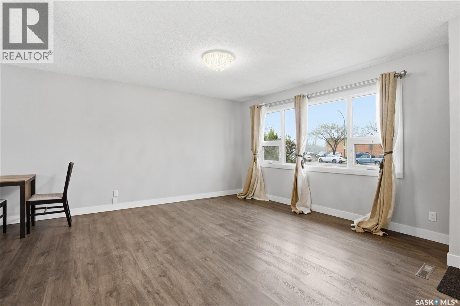 2305 Taylor Street E, Saskatoon, SK - Indoor