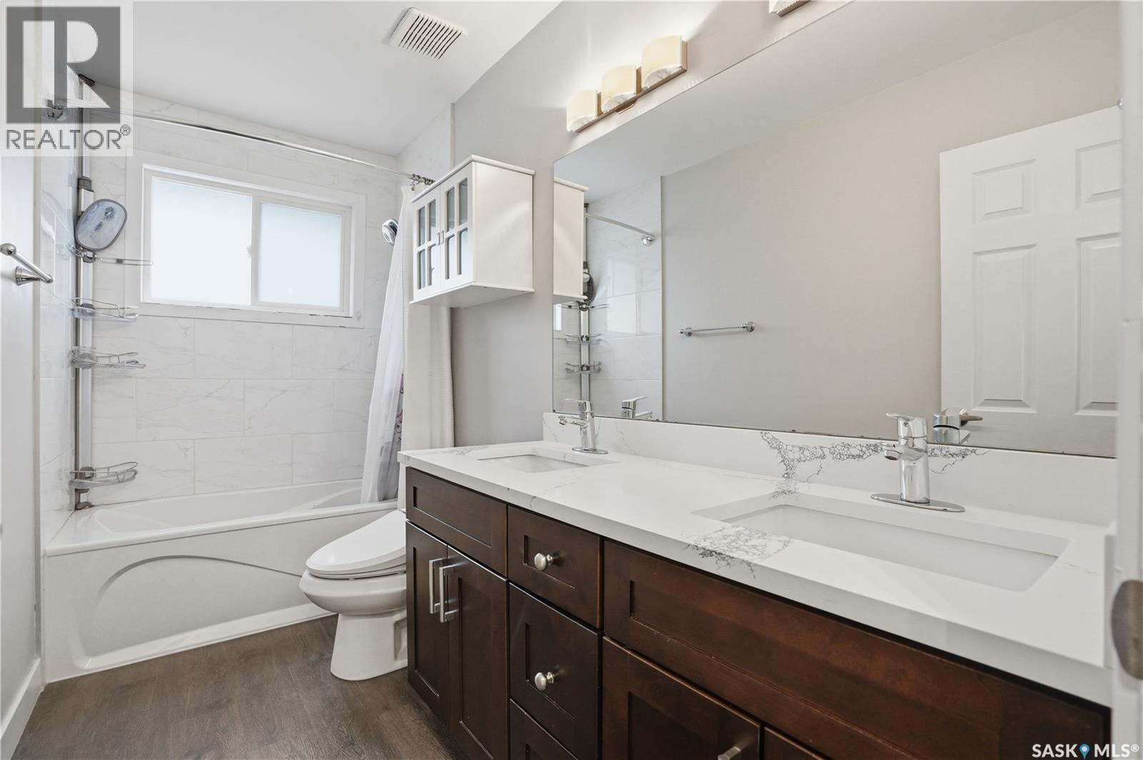 2305 Taylor Street E, Saskatoon, SK - Indoor Photo Showing Bathroom