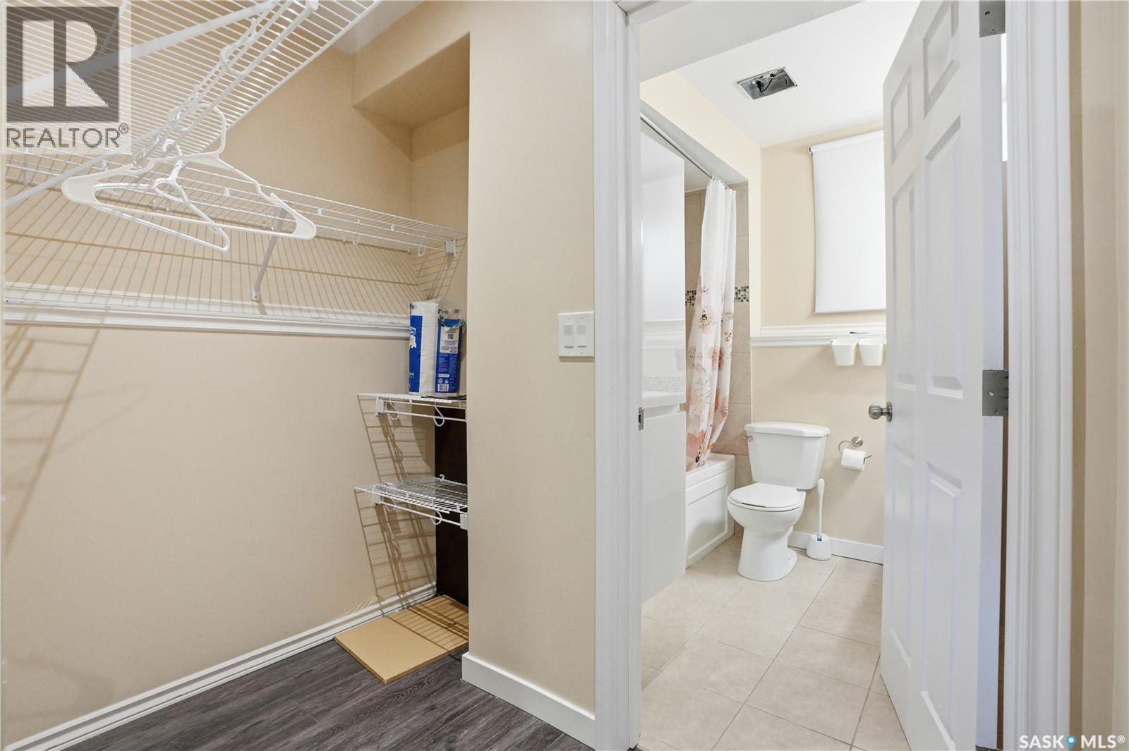 2305 Taylor Street E, Saskatoon, SK - Indoor Photo Showing Bathroom