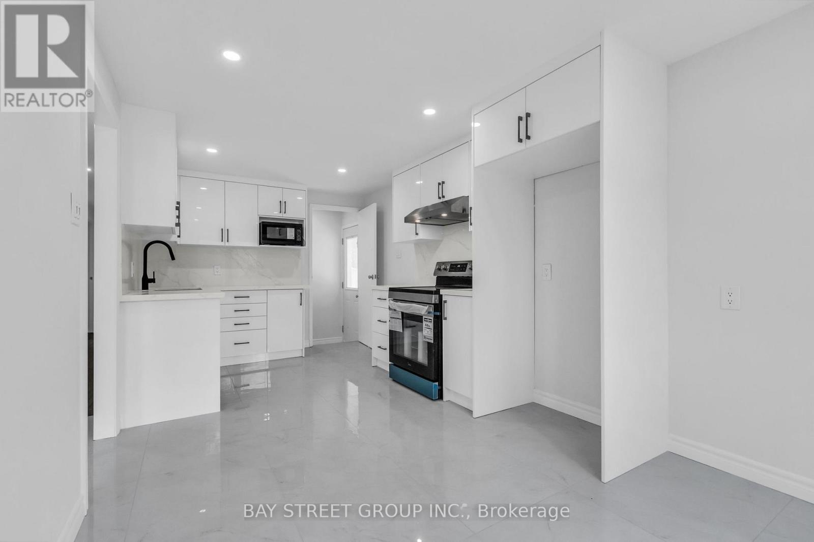 66 Amos Avenue, Waterloo, ON - Indoor Photo Showing Kitchen