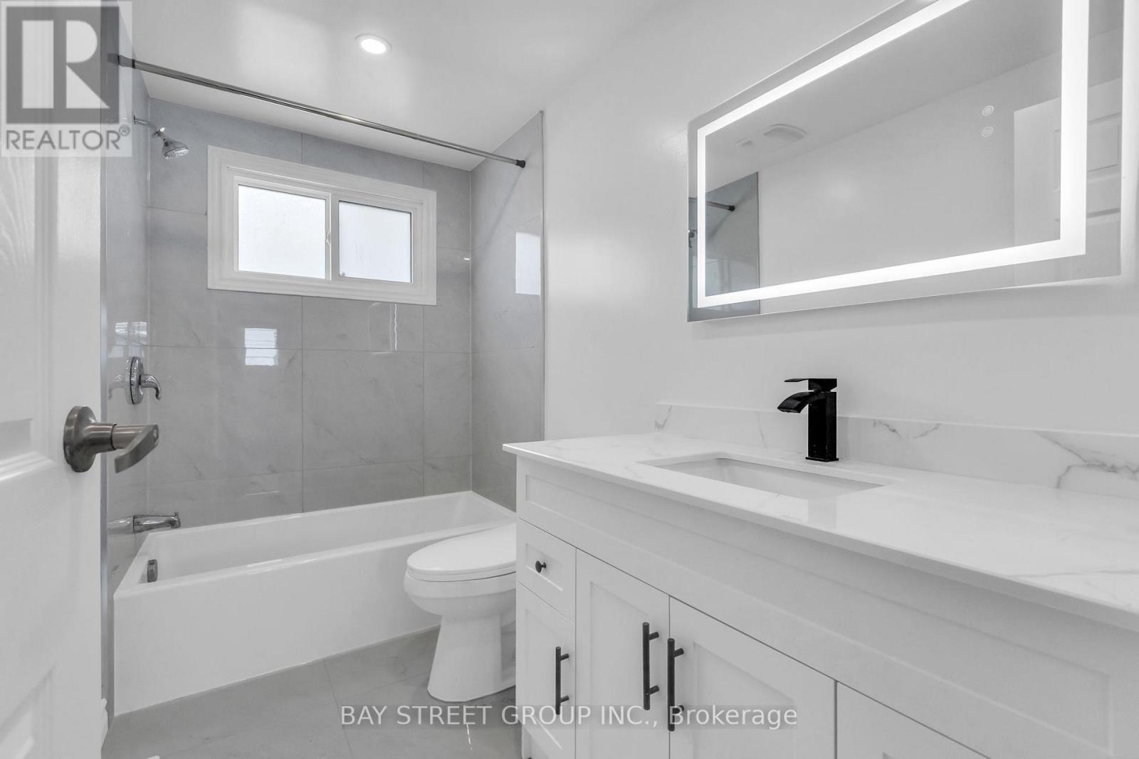 66 Amos Avenue, Waterloo, ON - Indoor Photo Showing Bathroom