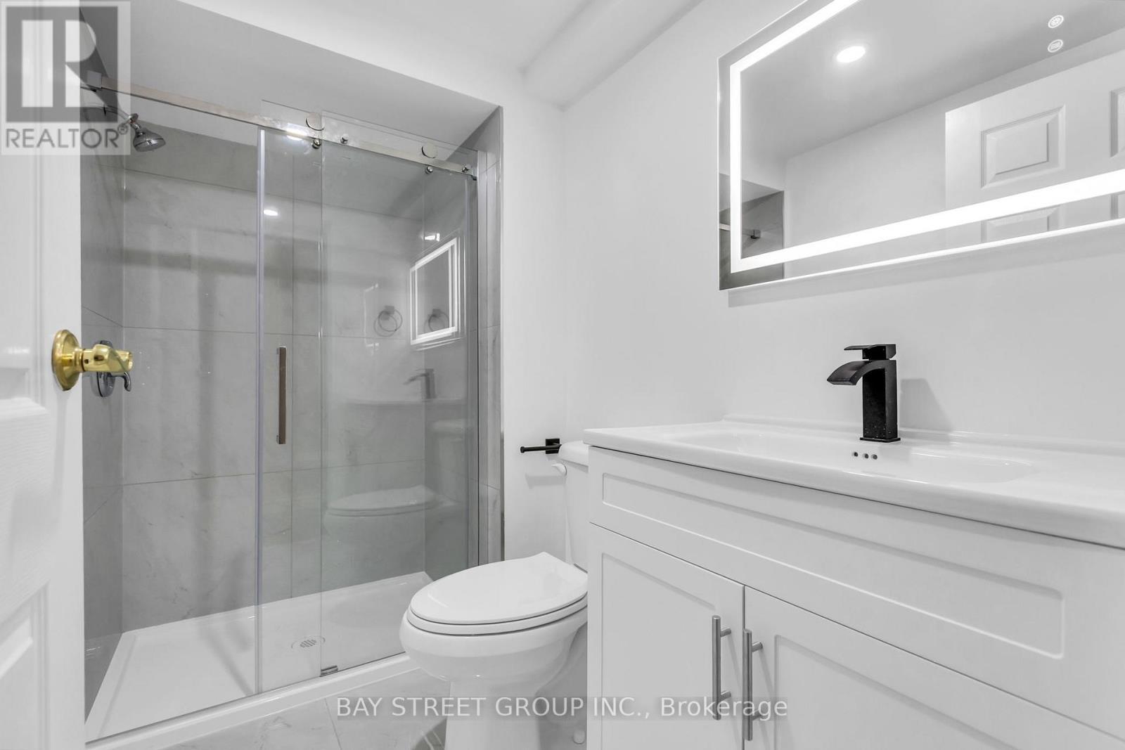 66 Amos Avenue, Waterloo, ON - Indoor Photo Showing Bathroom