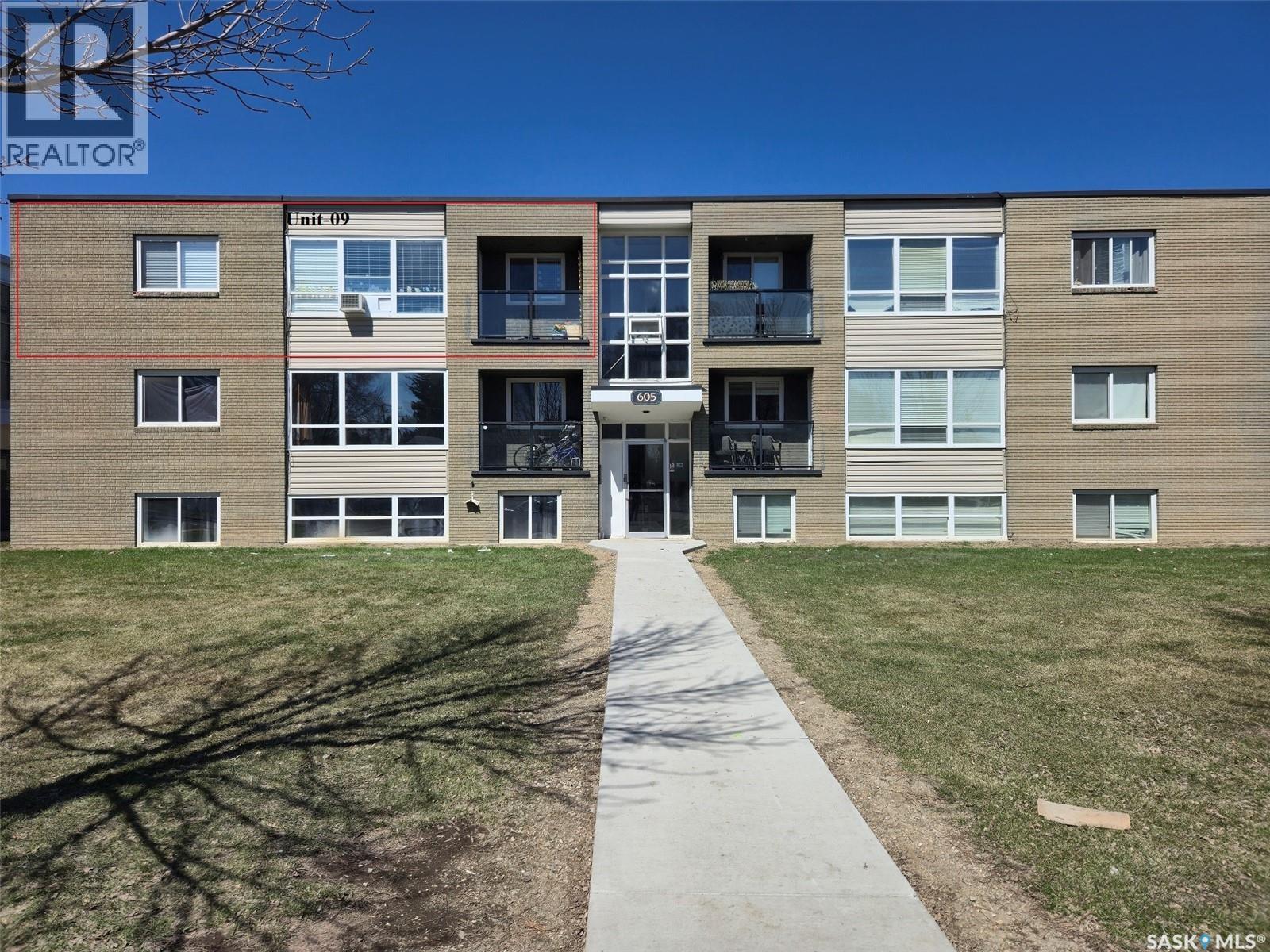 9 605 Wilson Crescent, Saskatoon, SK - Outdoor With Facade