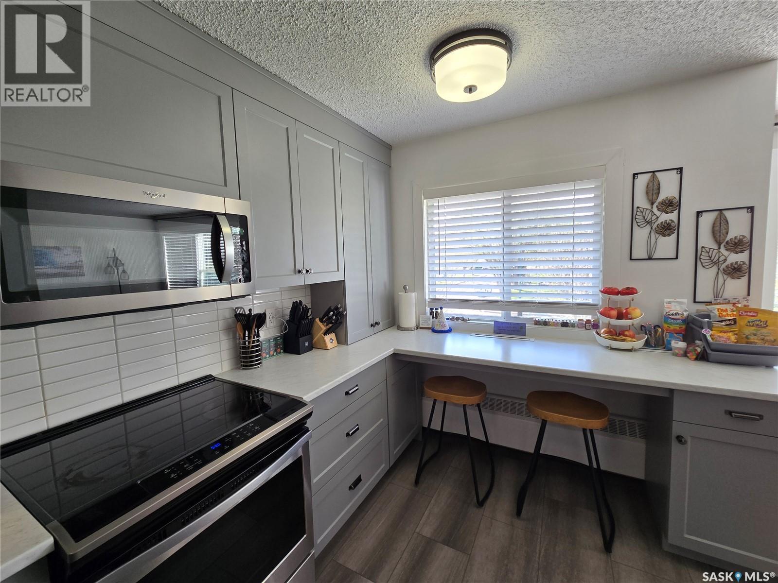 9 605 Wilson Crescent, Saskatoon, SK - Indoor Photo Showing Kitchen