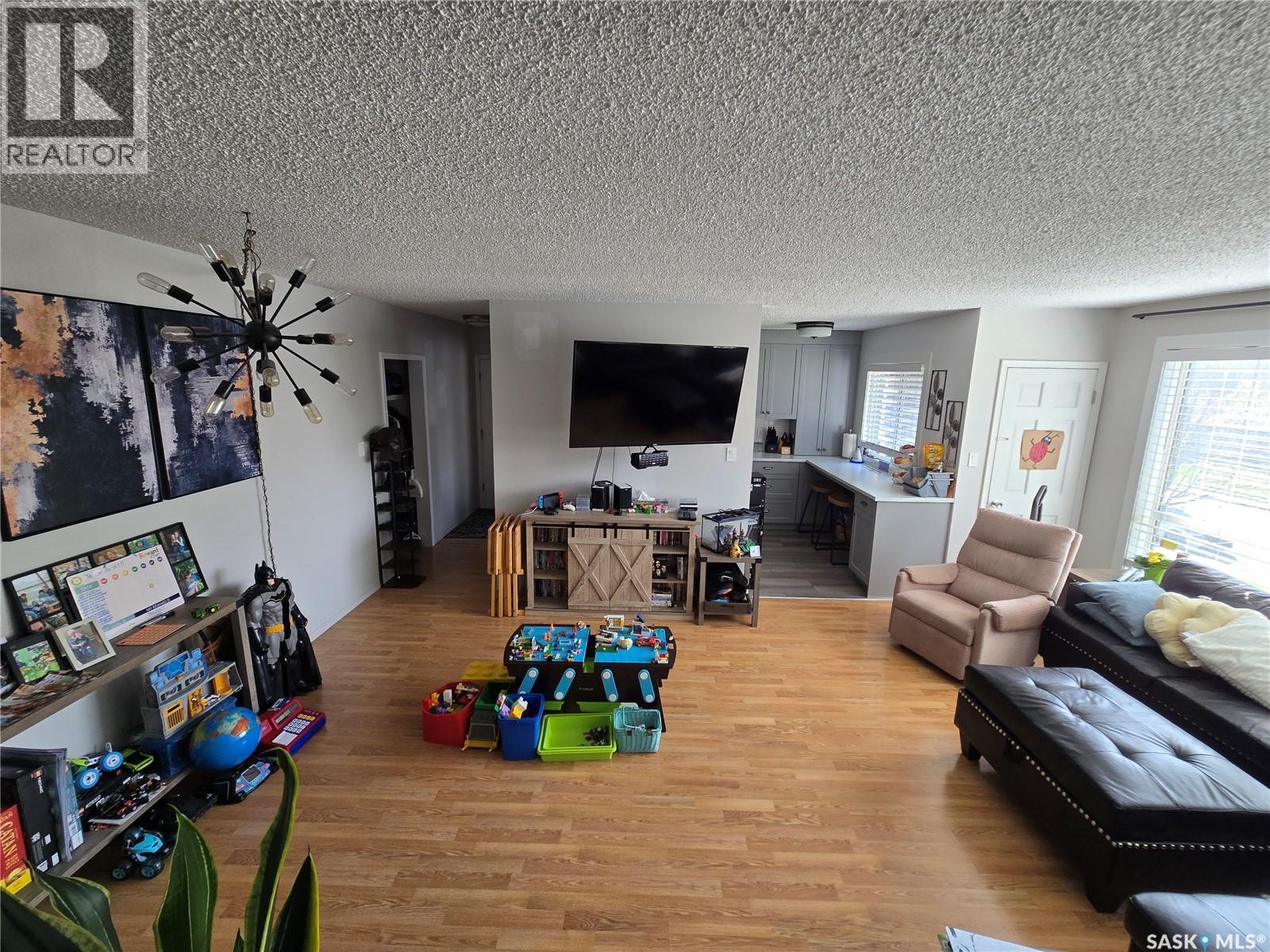 9 605 Wilson Crescent, Saskatoon, SK - Indoor Photo Showing Living Room