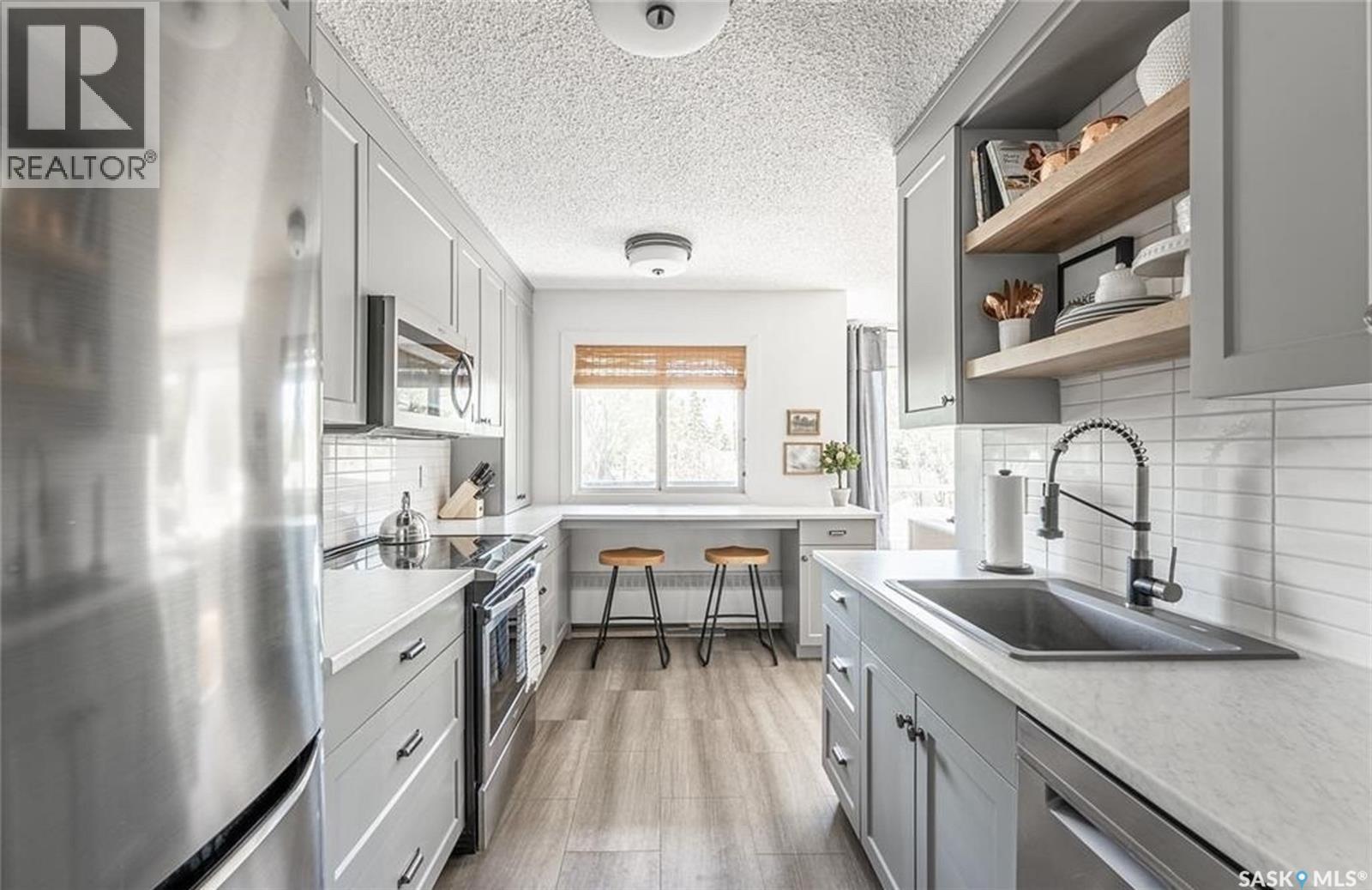 9 605 Wilson Crescent, Saskatoon, SK - Indoor Photo Showing Kitchen With Stainless Steel Kitchen With Upgraded Kitchen