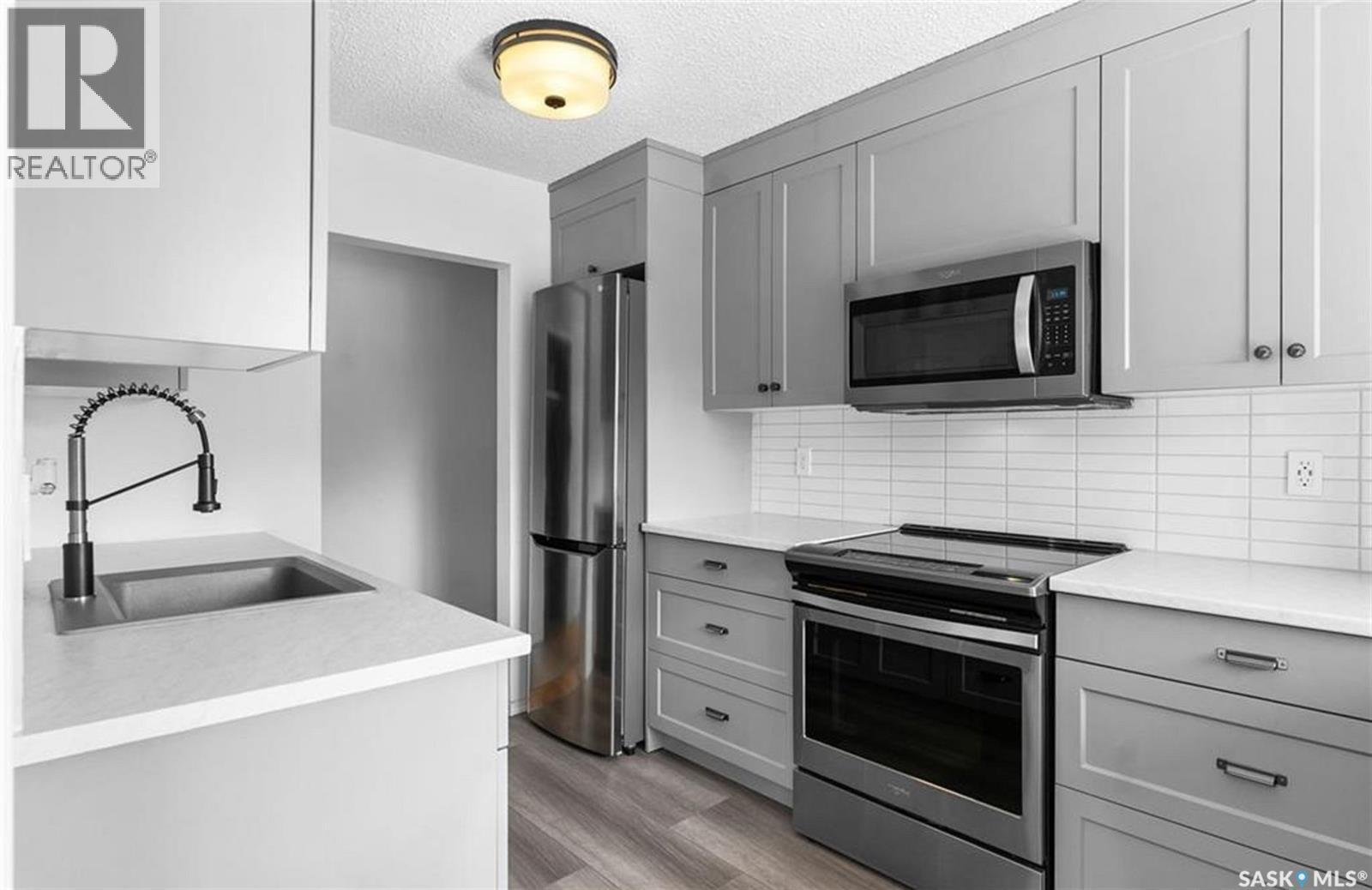 9 605 Wilson Crescent, Saskatoon, SK - Indoor Photo Showing Kitchen