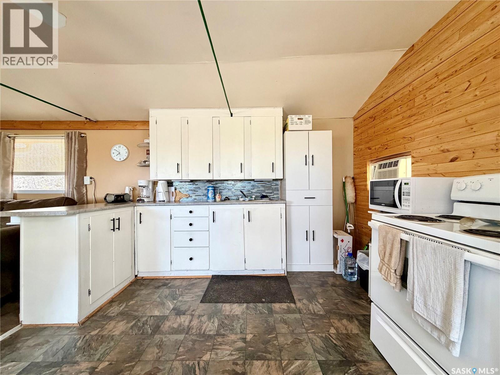 51 Lakeview Road, Grandview Beach, SK - Indoor Photo Showing Kitchen
