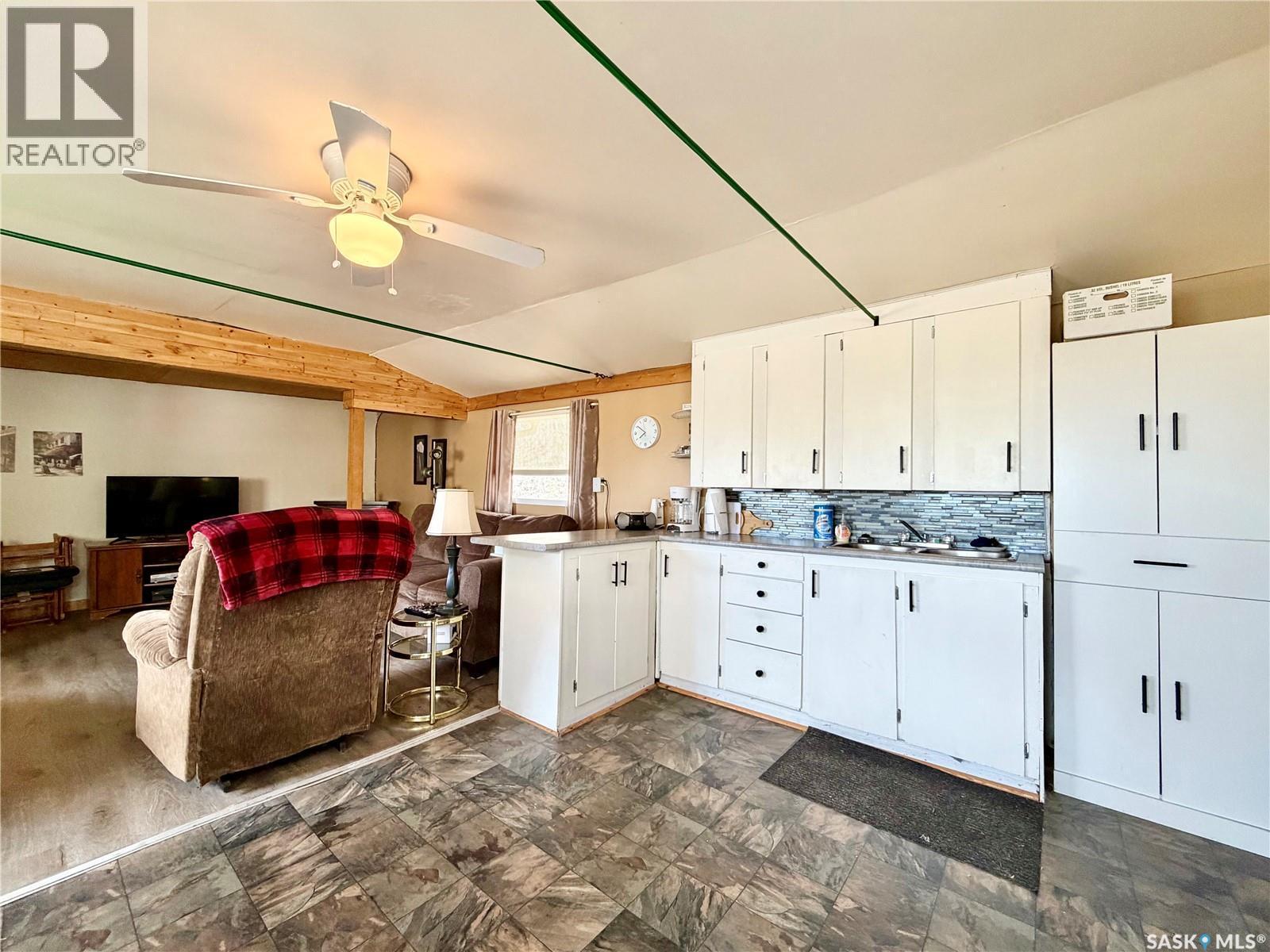 51 Lakeview Road, Grandview Beach, SK - Indoor Photo Showing Kitchen
