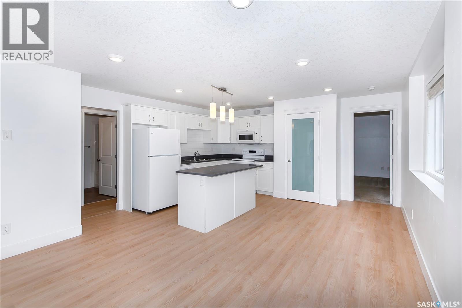 501 110 Akhtar Bend, Saskatoon, SK - Indoor Photo Showing Kitchen