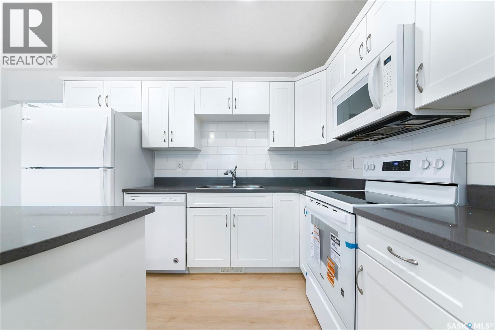 501 110 Akhtar Bend, Saskatoon, SK - Indoor Photo Showing Kitchen