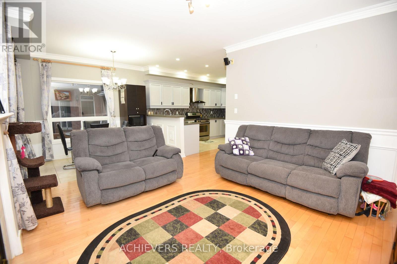 521 Navigator Drive, Mississauga, ON - Indoor Photo Showing Living Room
