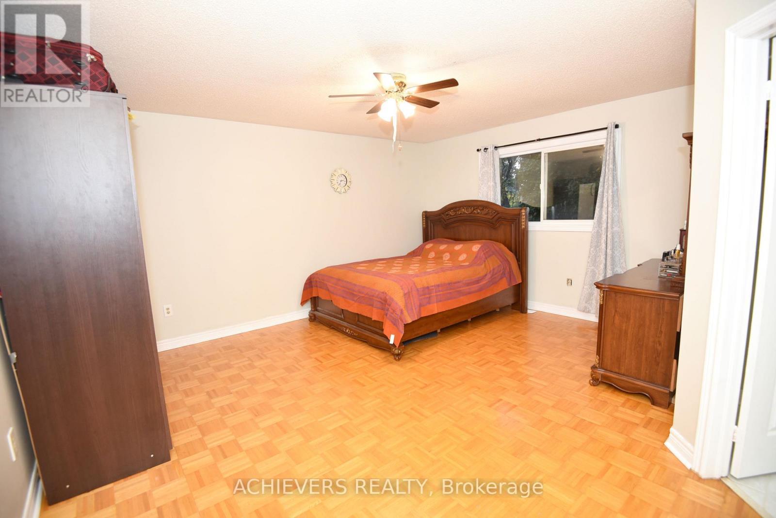 521 Navigator Drive, Mississauga, ON - Indoor Photo Showing Bedroom