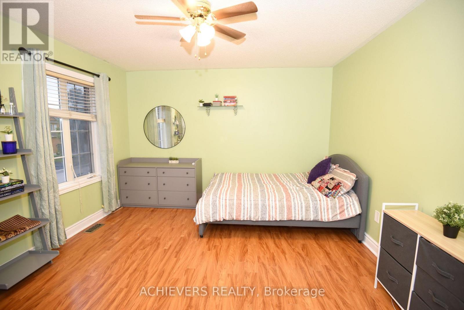 521 Navigator Drive, Mississauga, ON - Indoor Photo Showing Bedroom