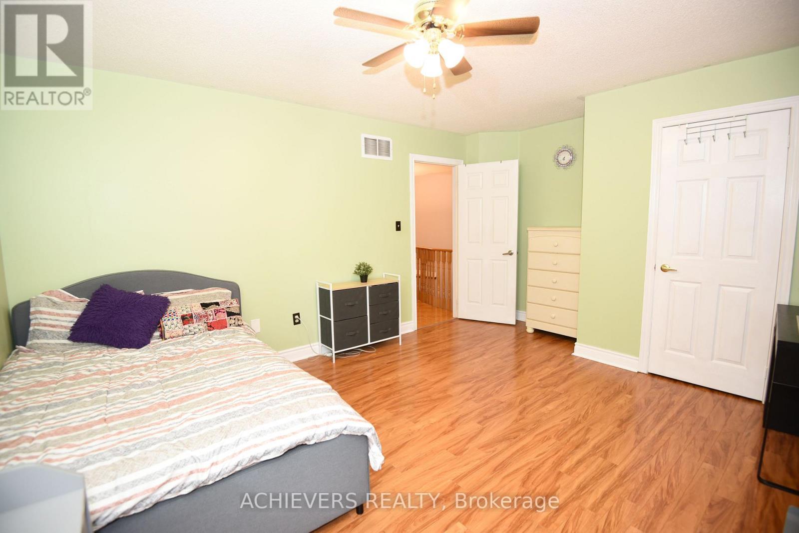 521 Navigator Drive, Mississauga, ON - Indoor Photo Showing Bedroom