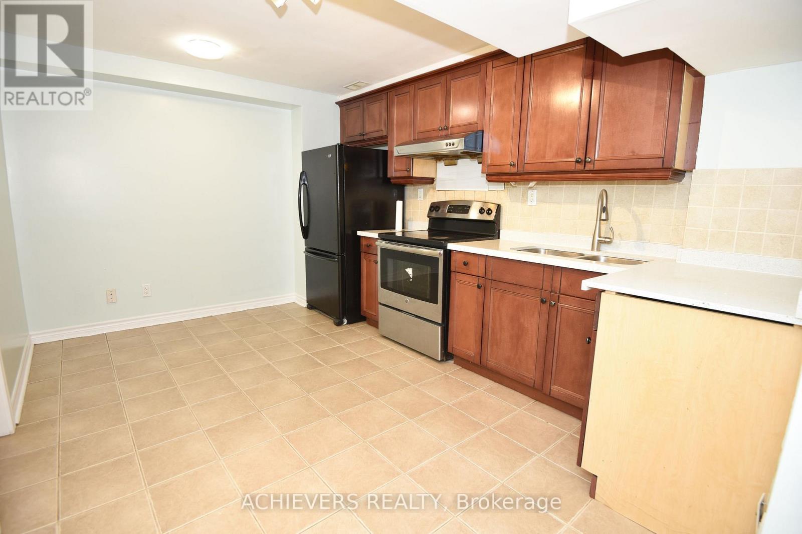521 Navigator Drive, Mississauga, ON - Indoor Photo Showing Kitchen