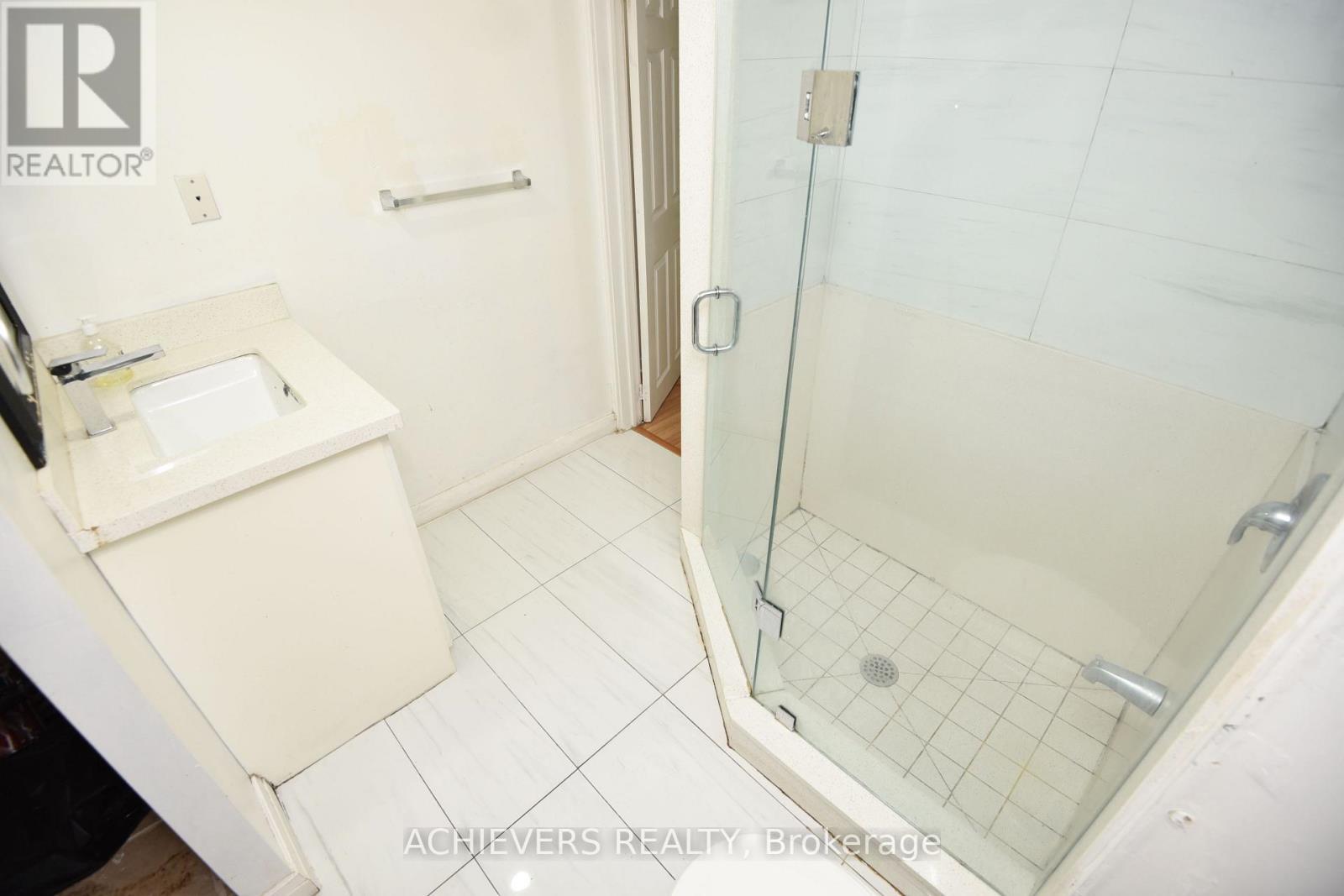 521 Navigator Drive, Mississauga, ON - Indoor Photo Showing Bathroom