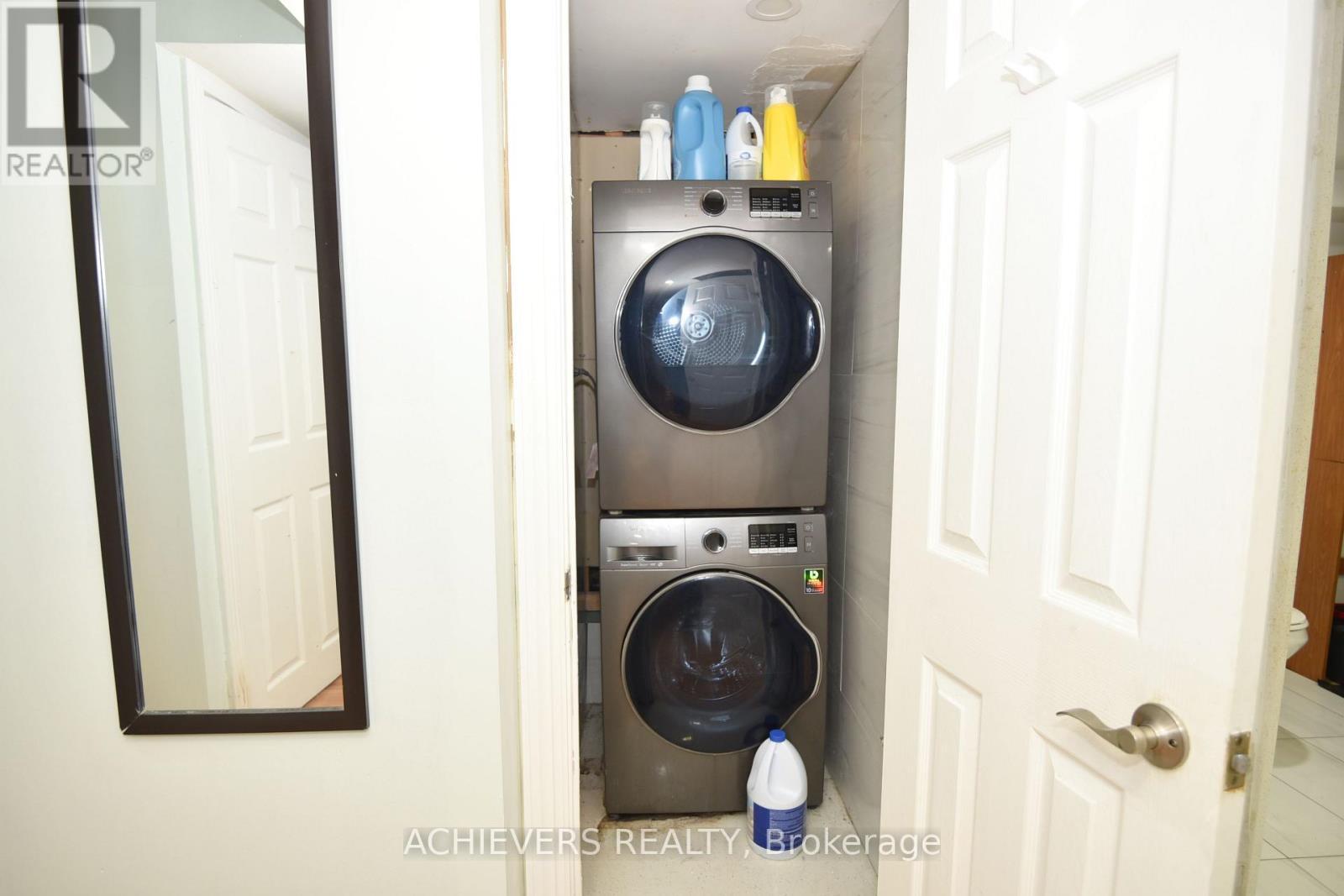 521 Navigator Drive, Mississauga, ON - Indoor Photo Showing Laundry Room