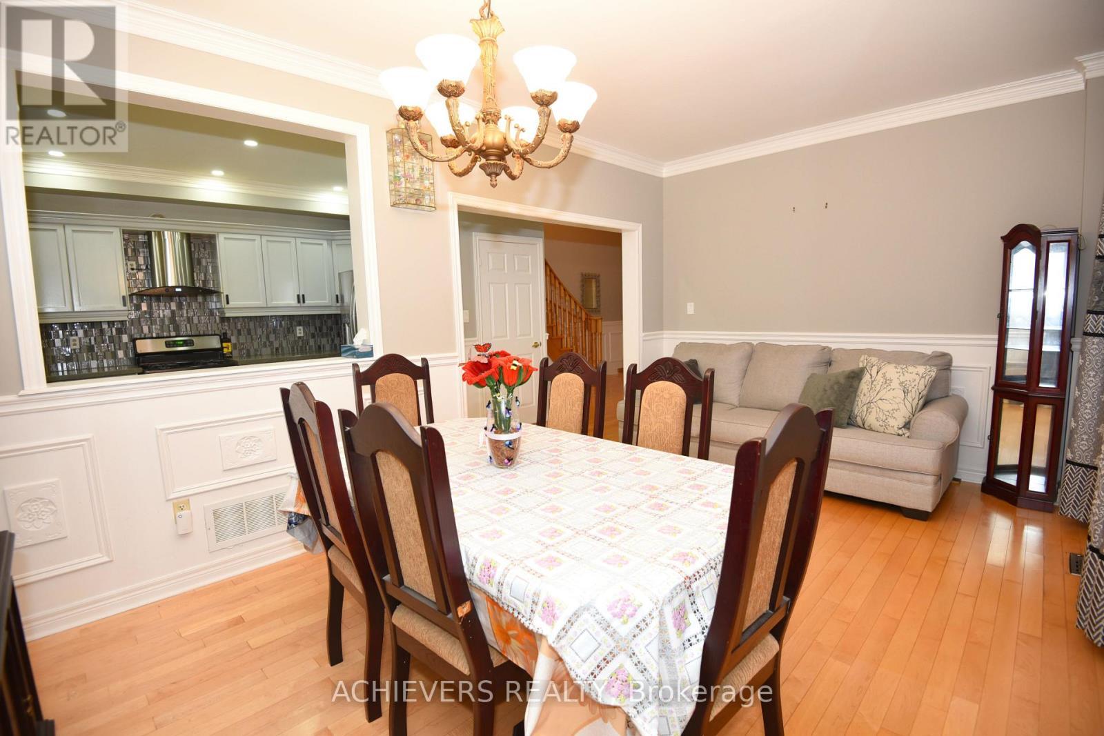 521 Navigator Drive, Mississauga, ON - Indoor Photo Showing Dining Room