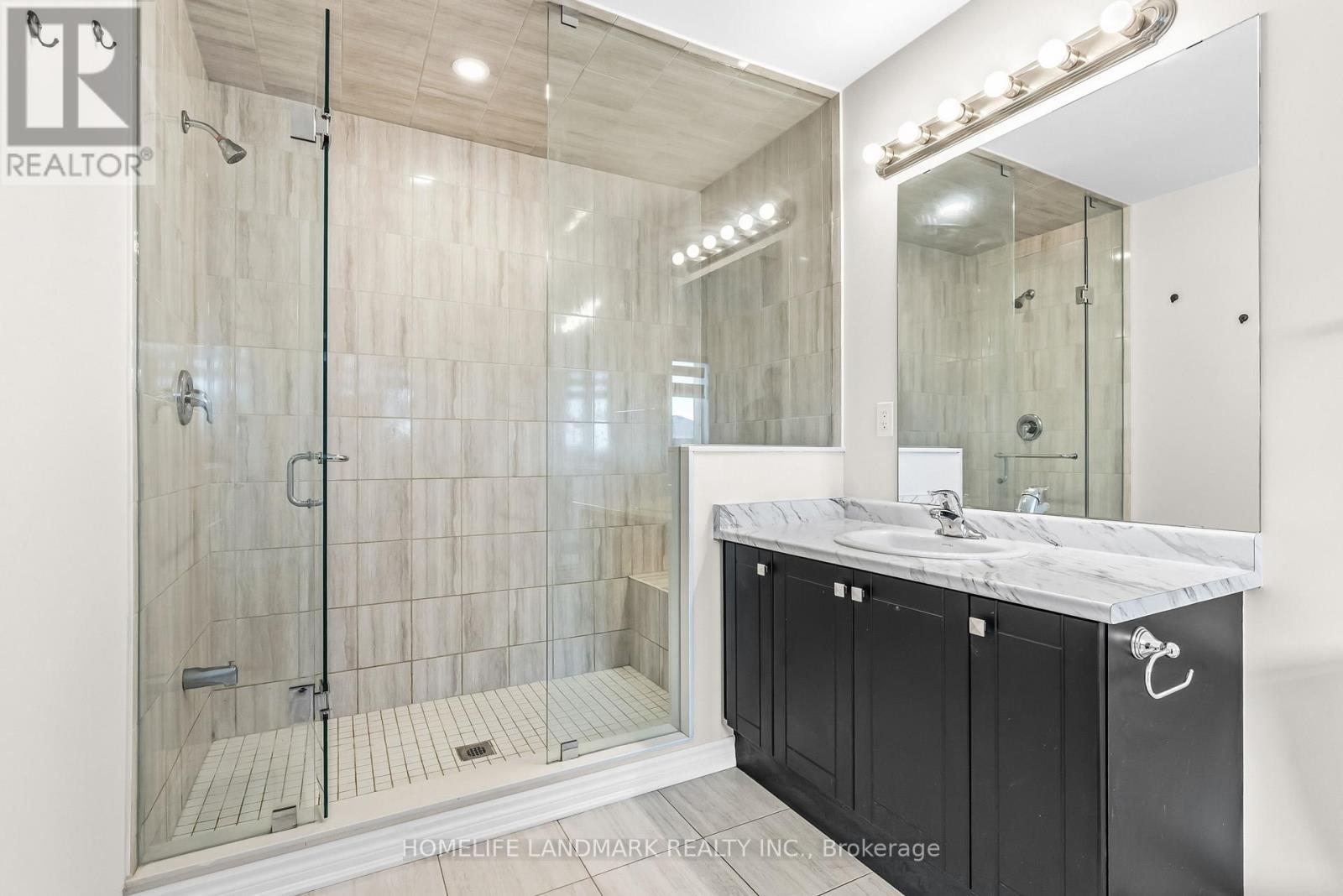 21 Sapphire Way, Thorold, ON - Indoor Photo Showing Bathroom
