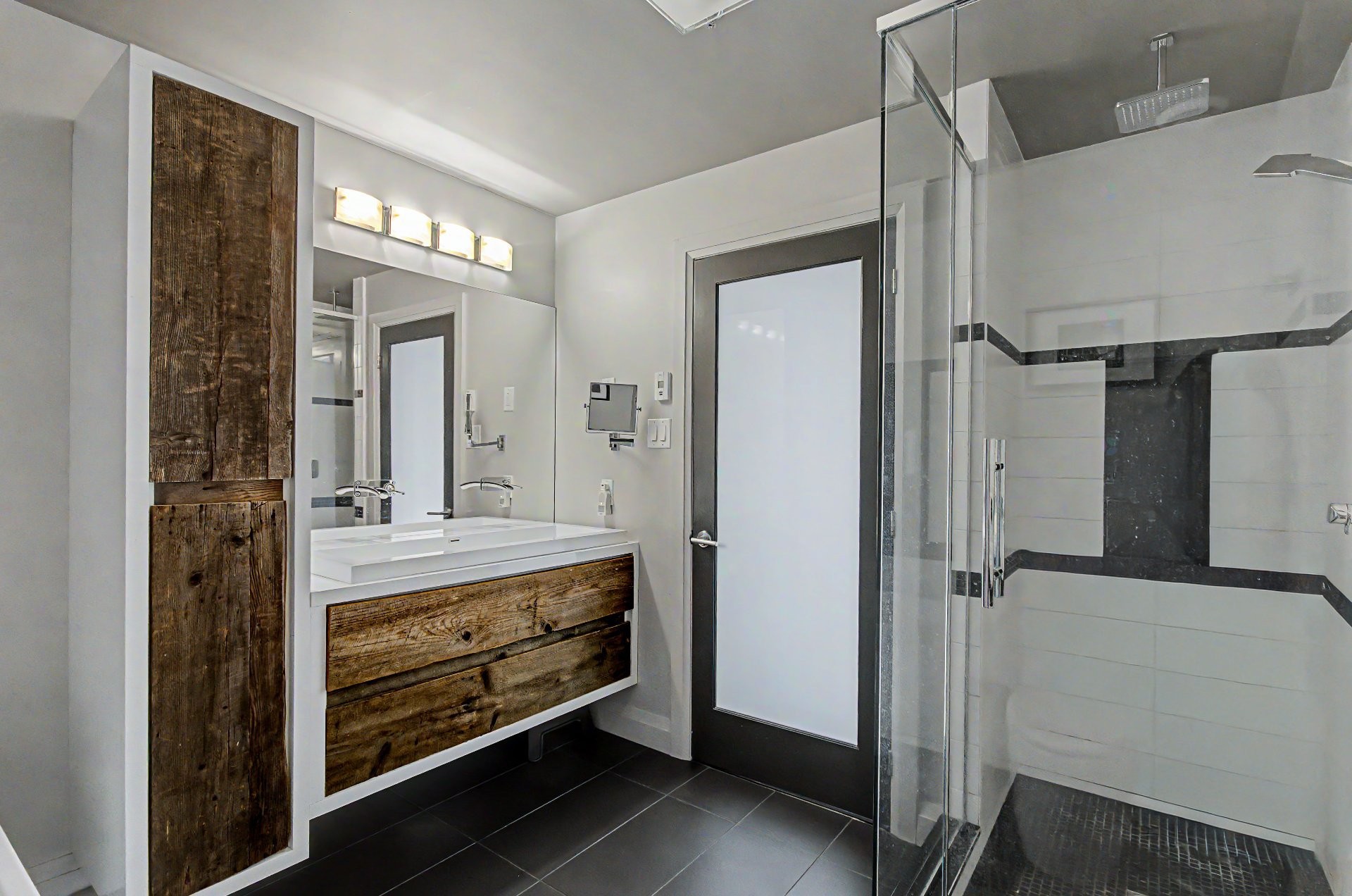 Bathroom - 212-2182 Av. Lamothe, Saint-Hyacinthe, QC - Indoor Photo Showing Bathroom