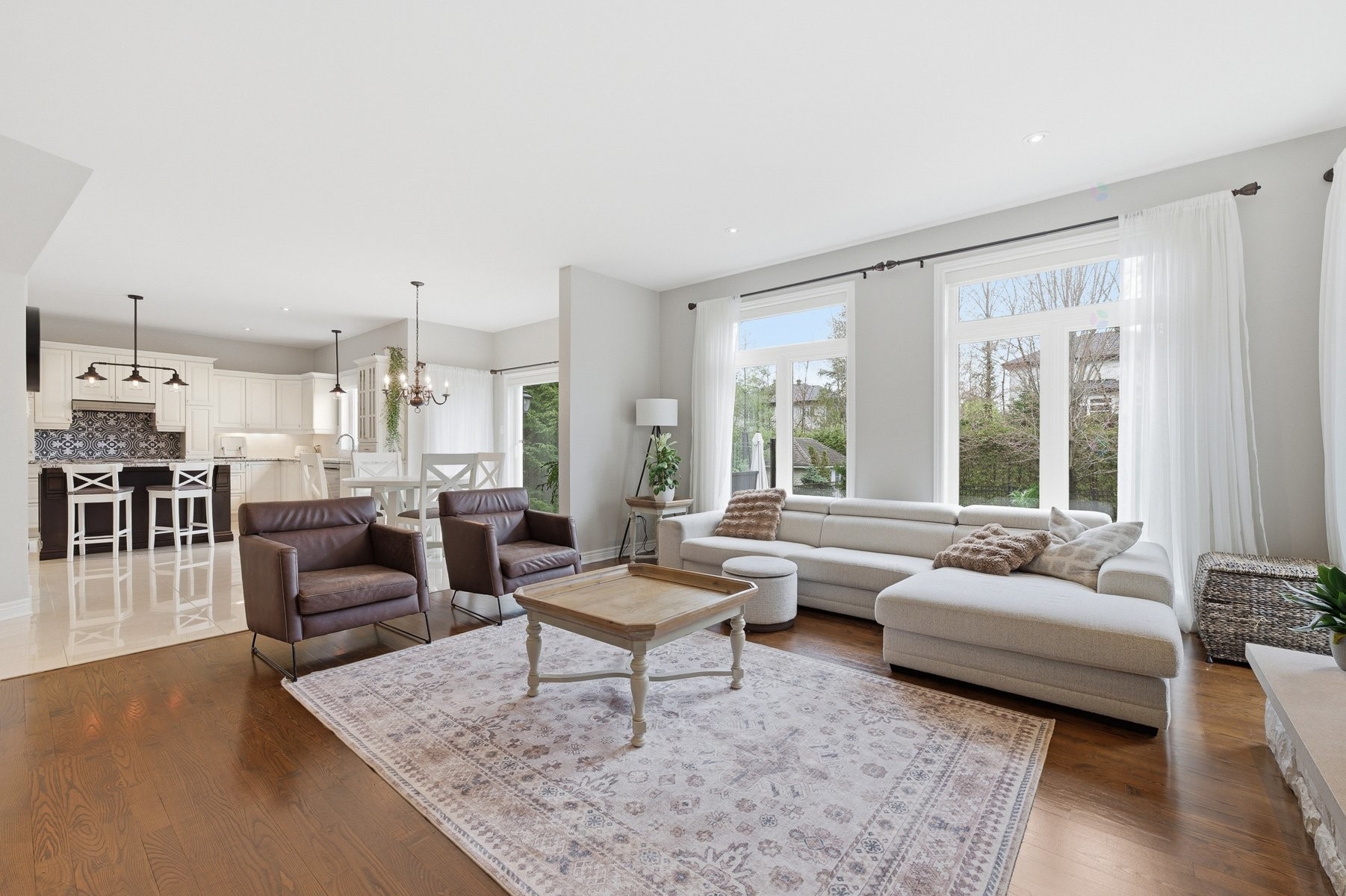 Salon - 16500 Rue Du Jade, Mirabel, QC - Indoor Photo Showing Living Room