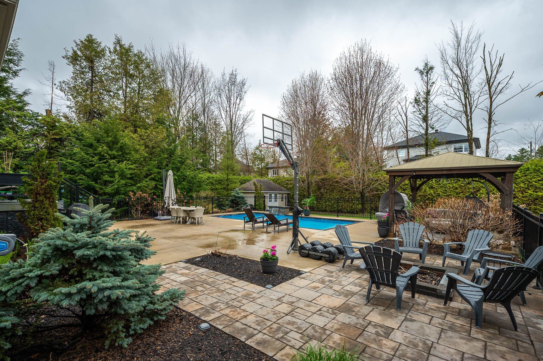 Cour - 16500 Rue Du Jade, Mirabel, QC - Outdoor With In Ground Pool With Backyard