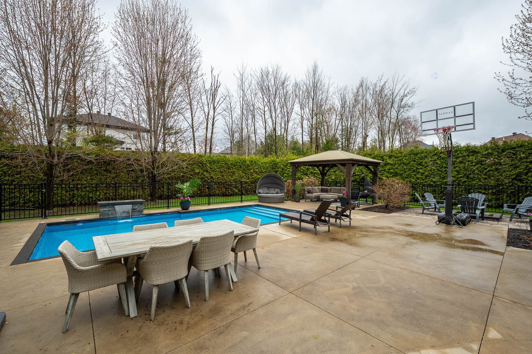 Cour - 16500 Rue Du Jade, Mirabel, QC - Outdoor With In Ground Pool With Backyard