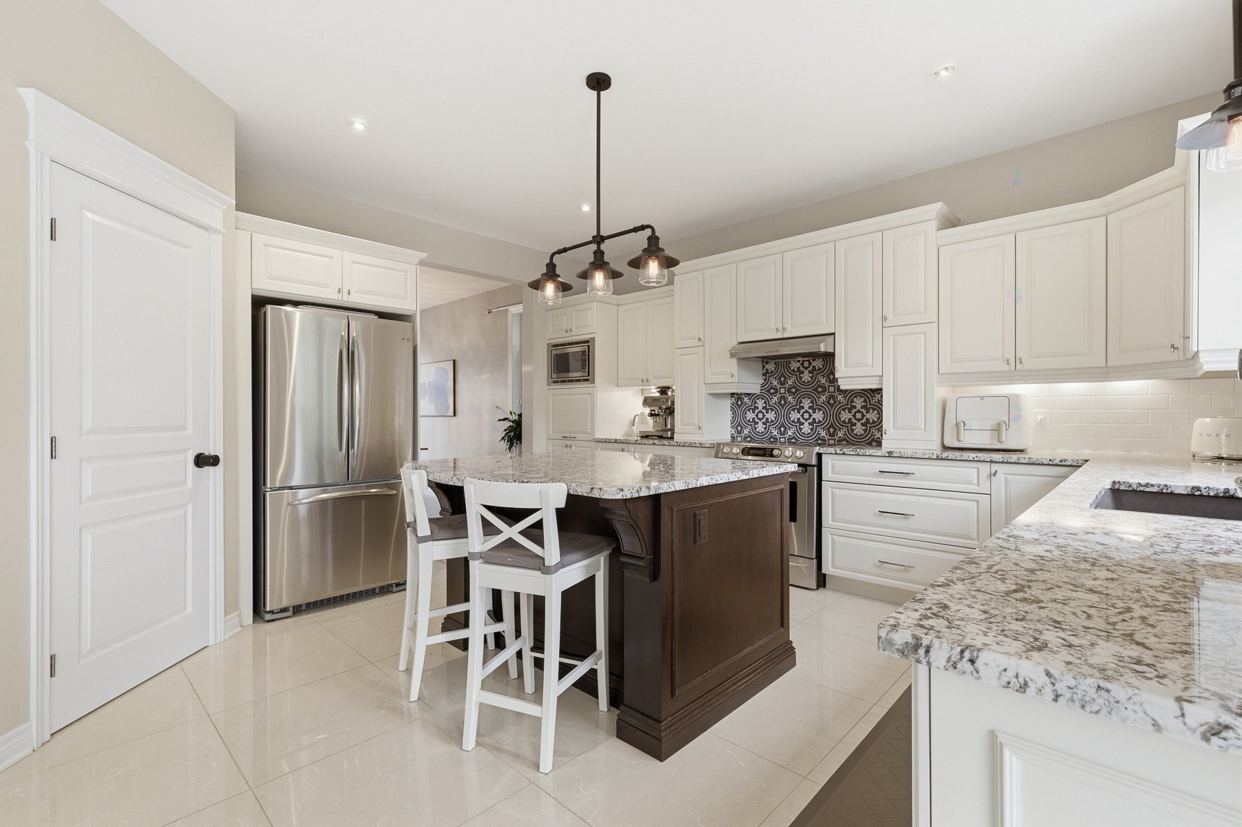 Cuisine - 16500 Rue Du Jade, Mirabel, QC - Indoor Photo Showing Kitchen With Upgraded Kitchen