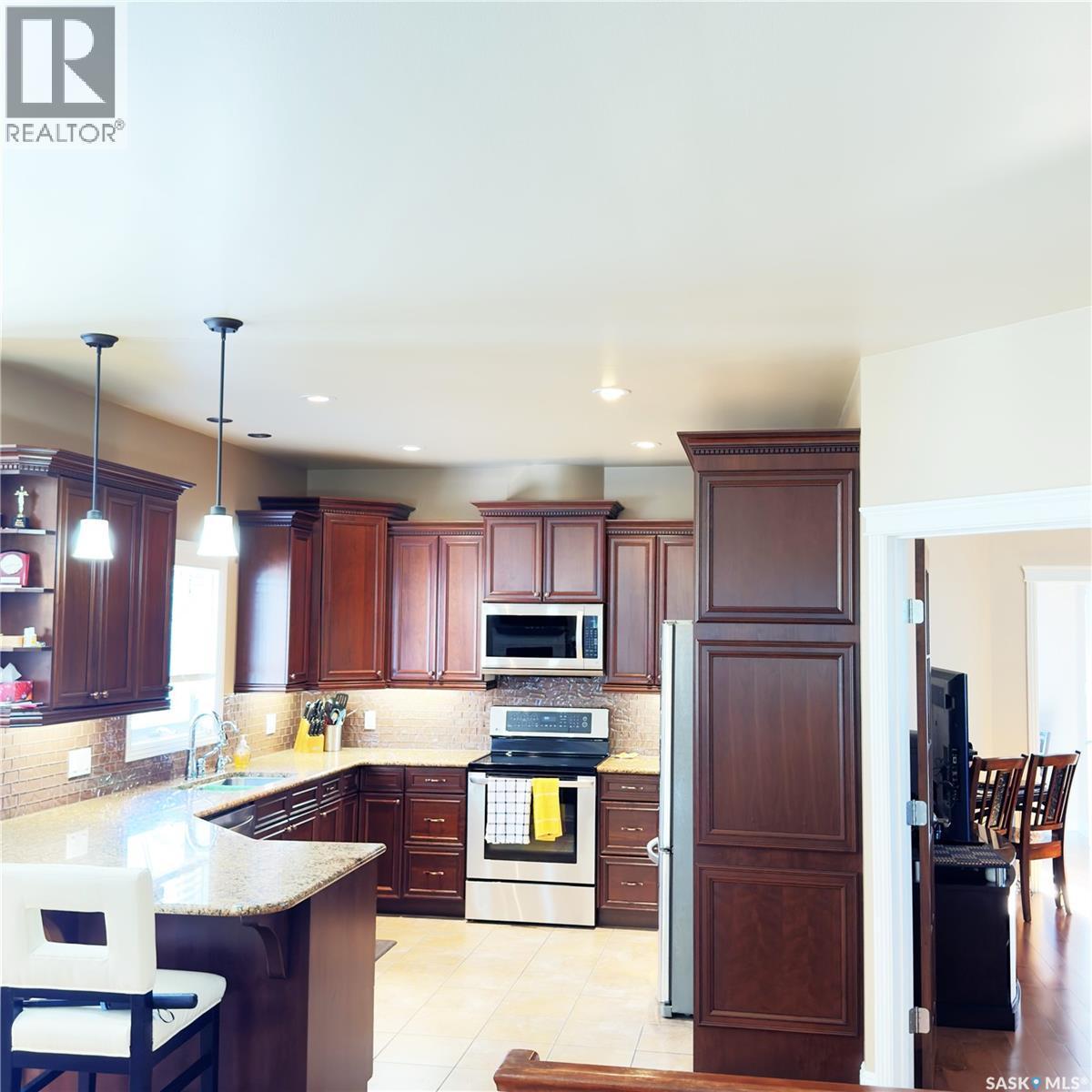 82 Estates Drive, Elk Ridge, SK - Indoor Photo Showing Kitchen With Stainless Steel Kitchen