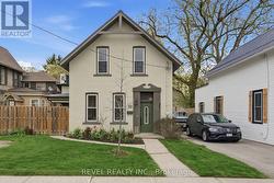52 CAMBRIDGE STREET N Kawartha Lakes (Lindsay), ON K9V 4C7