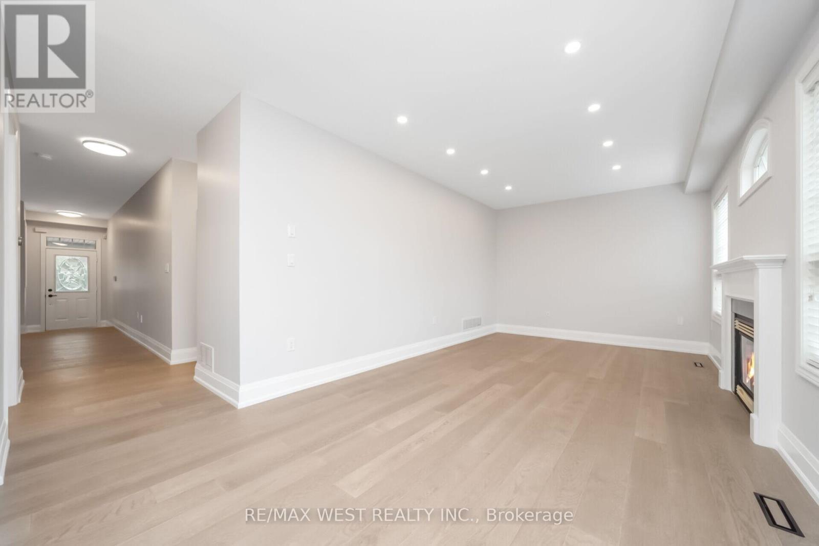 5843 Rainspring Drive, Mississauga, ON - Indoor Photo Showing Other Room