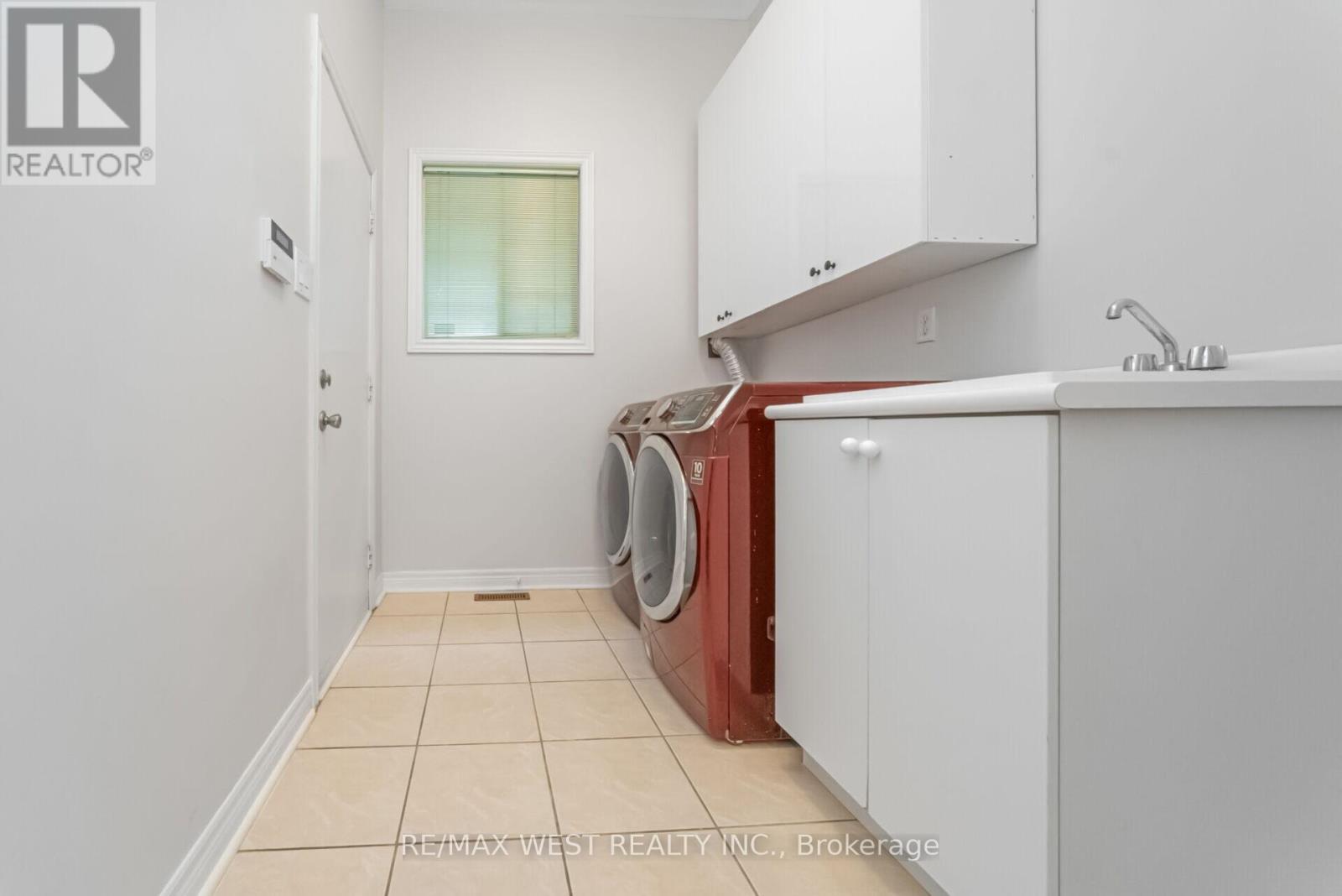 5843 Rainspring Drive, Mississauga, ON - Indoor Photo Showing Laundry Room