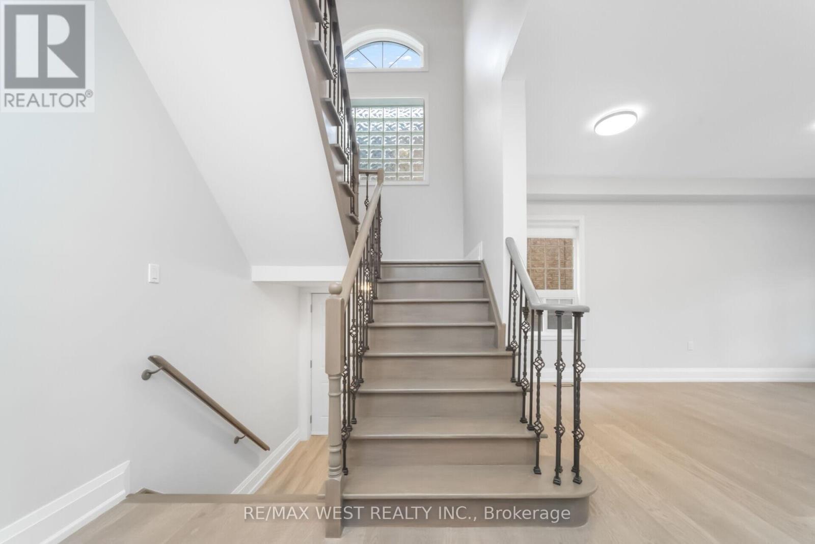 5843 Rainspring Drive, Mississauga, ON - Indoor Photo Showing Other Room