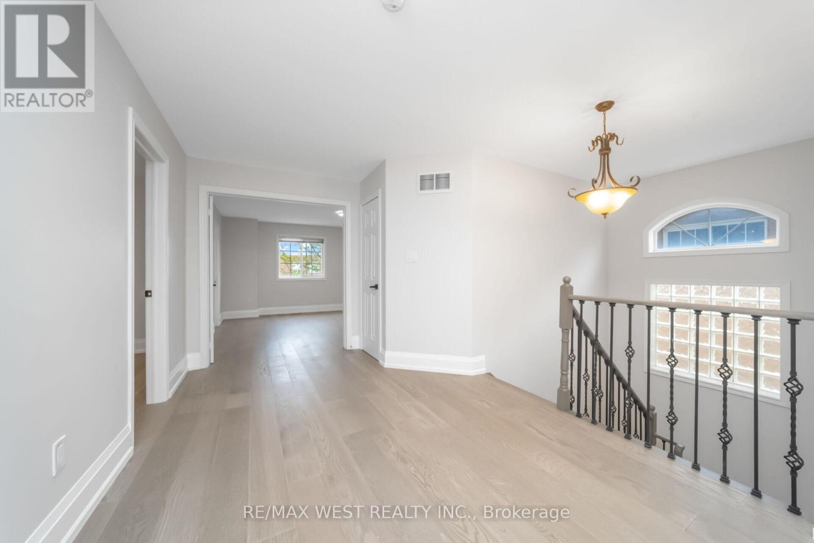 5843 Rainspring Drive, Mississauga, ON - Indoor Photo Showing Other Room