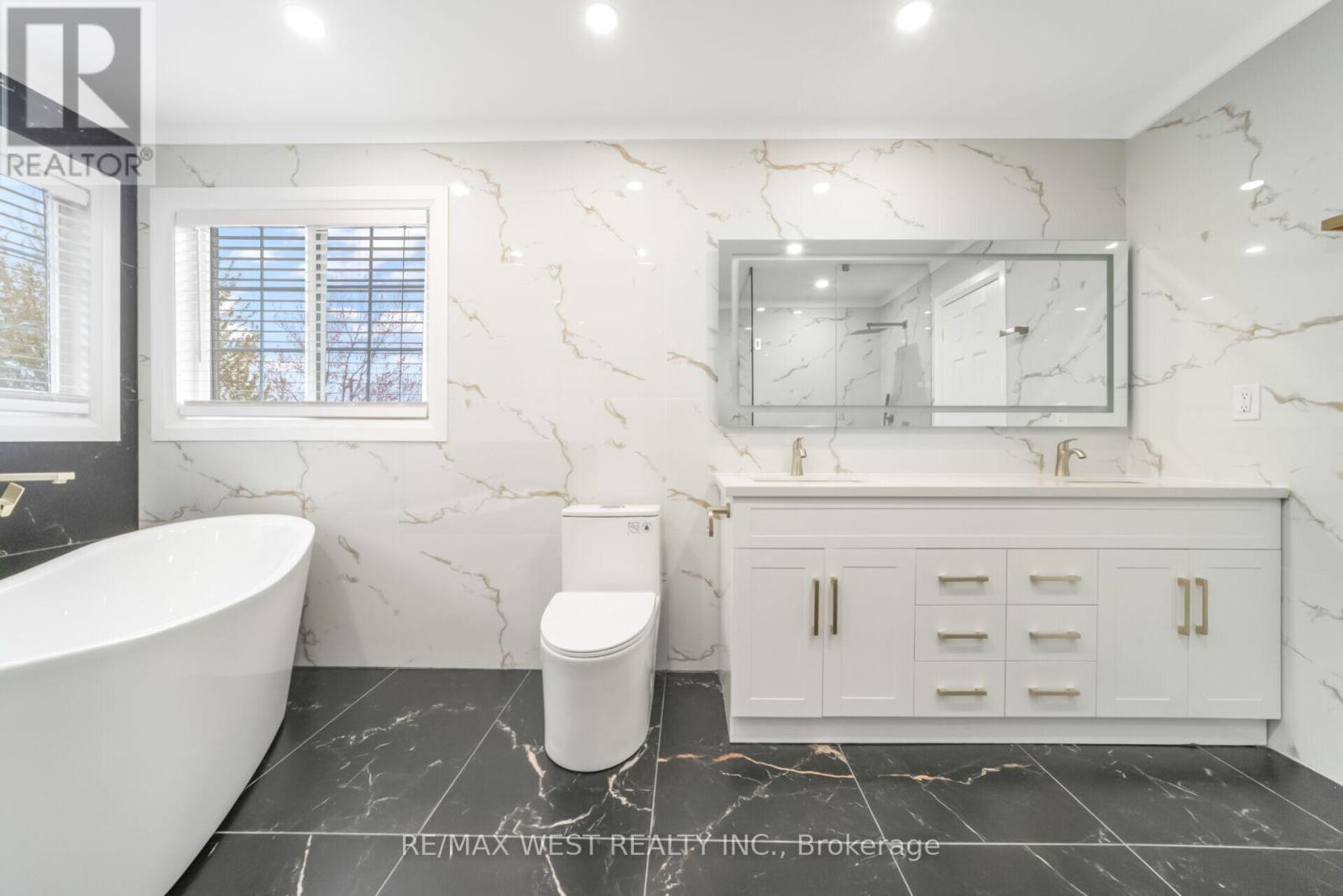 5843 Rainspring Drive, Mississauga, ON - Indoor Photo Showing Bathroom