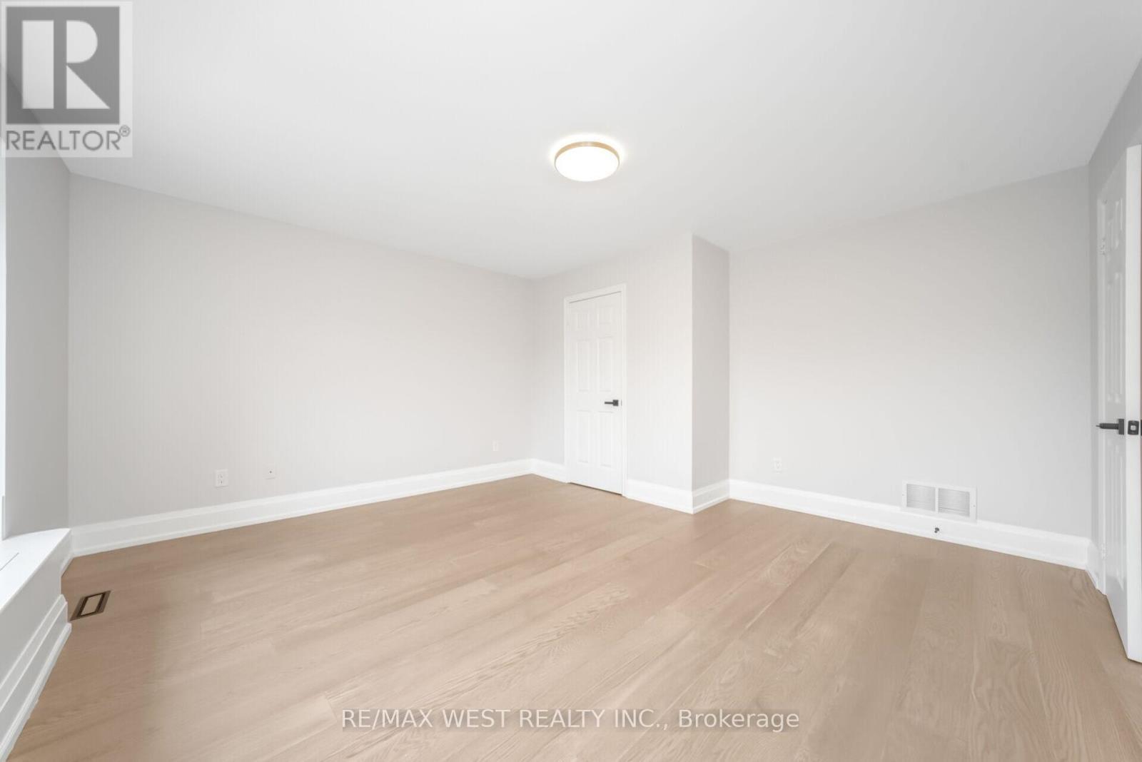 5843 Rainspring Drive, Mississauga, ON - Indoor Photo Showing Other Room