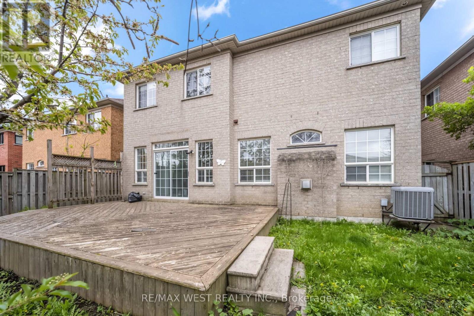 5843 Rainspring Drive, Mississauga, ON - Outdoor With Exterior