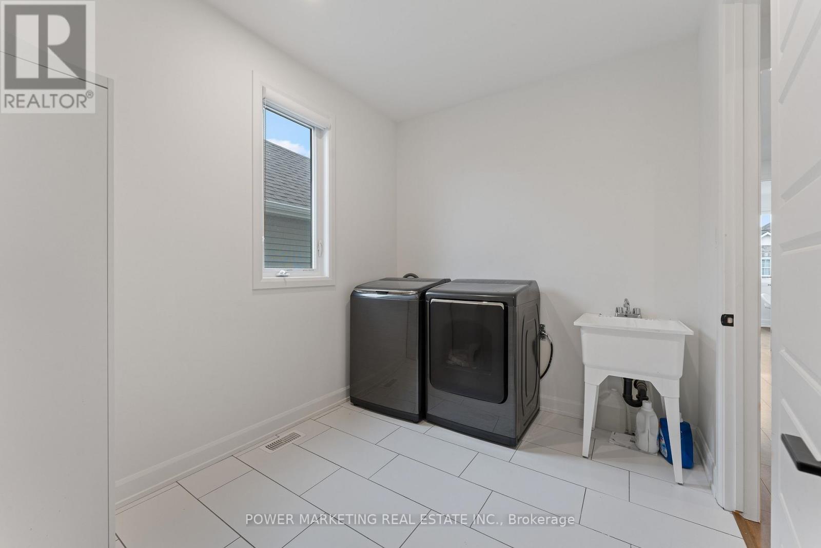159 Celestial Grove, Ottawa, ON - Indoor Photo Showing Laundry Room