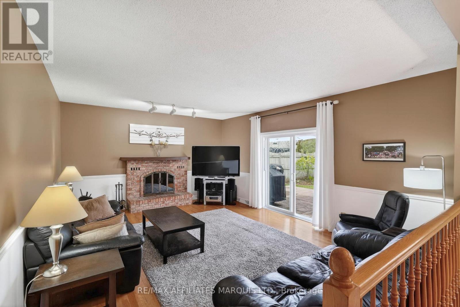 1613 Blakely Drive, Cornwall, ON - Indoor Photo Showing Living Room With Fireplace