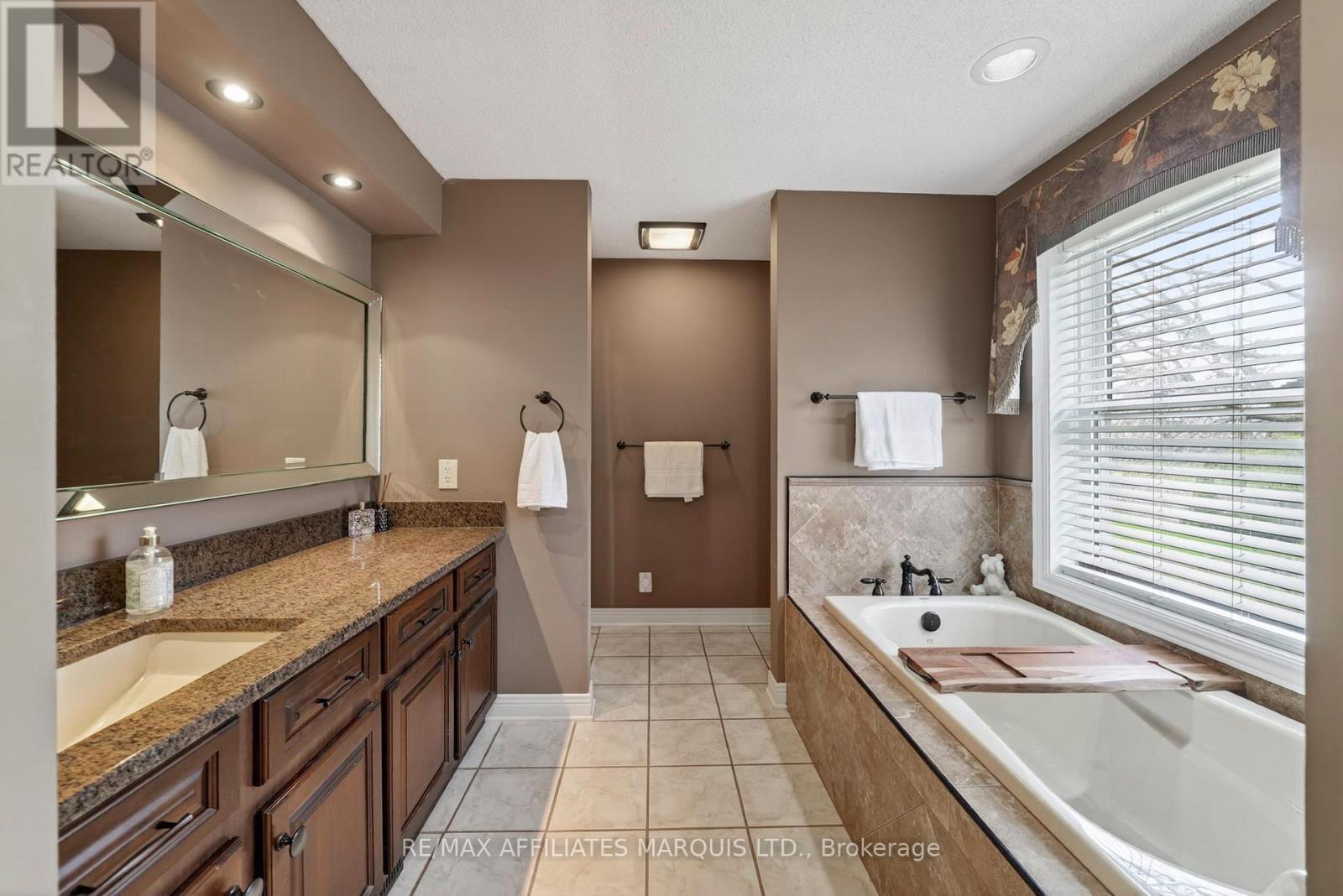 1613 Blakely Drive, Cornwall, ON - Indoor Photo Showing Bathroom
