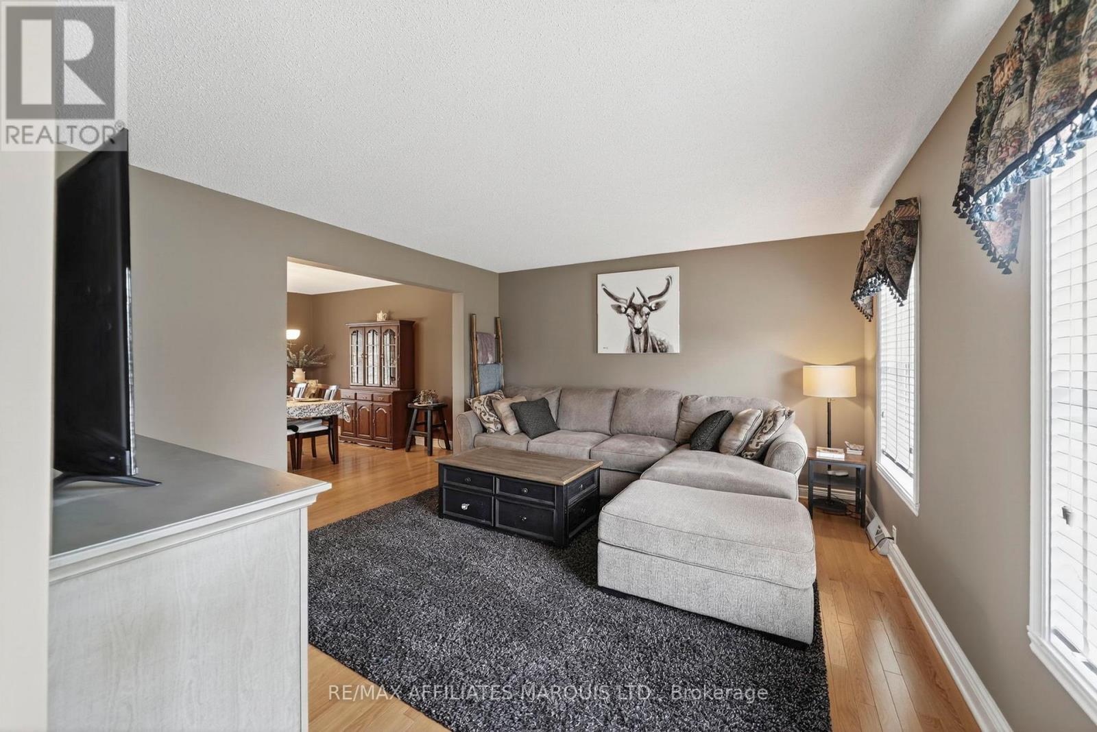 1613 Blakely Drive, Cornwall, ON - Indoor Photo Showing Living Room