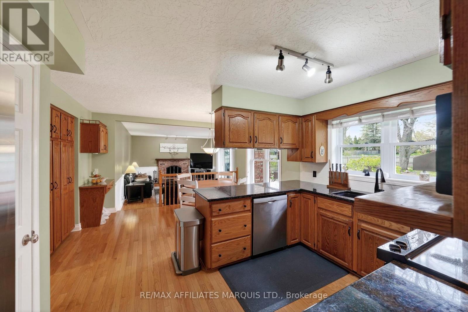 1613 Blakely Drive, Cornwall, ON - Indoor Photo Showing Kitchen