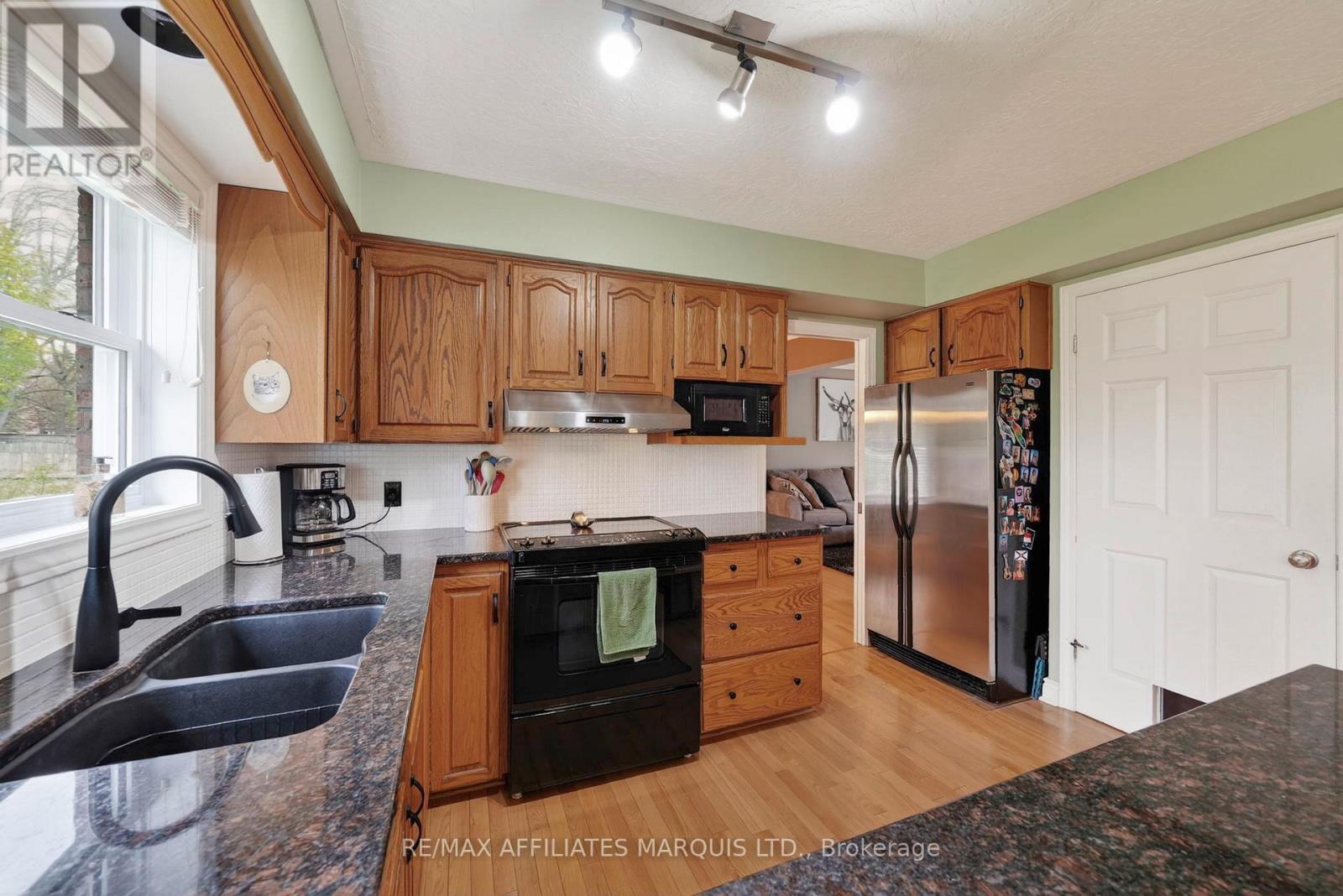 1613 Blakely Drive, Cornwall, ON - Indoor Photo Showing Kitchen With Double Sink