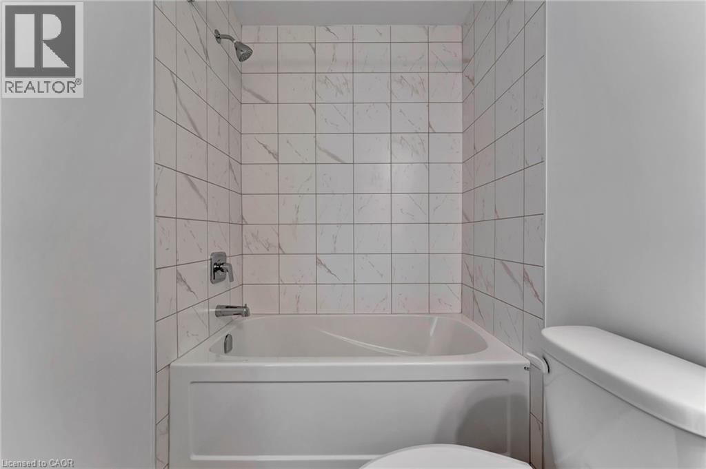 55 Tom Brown Drive Unit# 90, Paris, ON - Indoor Photo Showing Bathroom