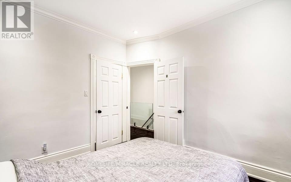 88 Niagara Street, Hamilton, ON - Indoor Photo Showing Bedroom