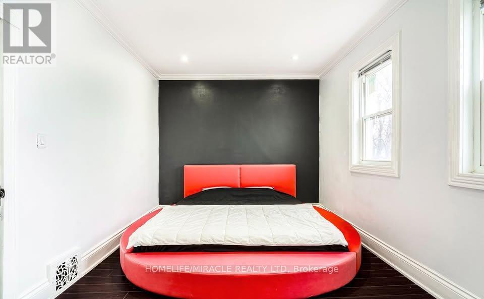 88 Niagara Street, Hamilton, ON - Indoor Photo Showing Bedroom