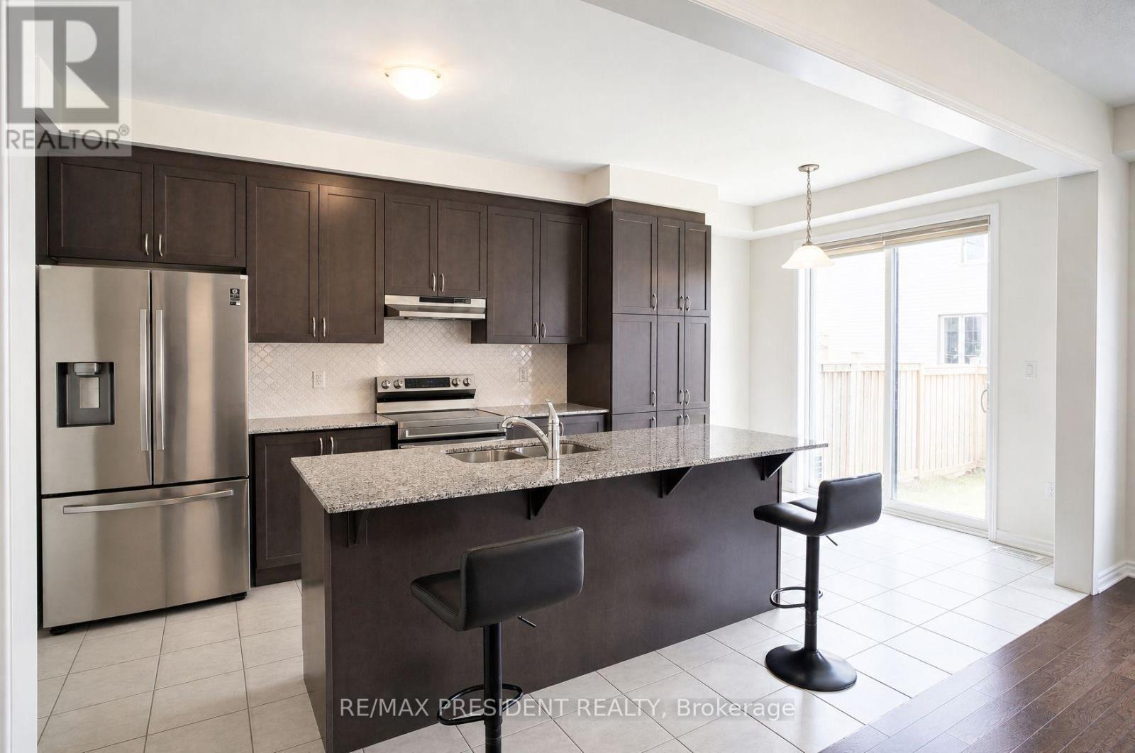 34 Eberly Woods Drive, Caledon, ON - Indoor Photo Showing Kitchen With Stainless Steel Kitchen With Double Sink With Upgraded Kitchen